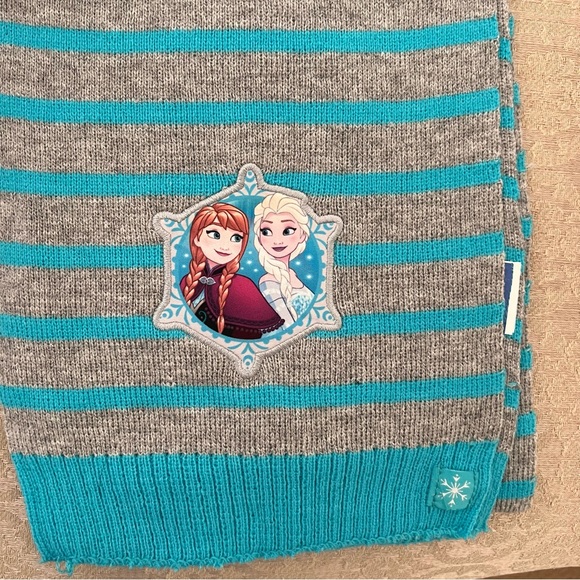 Disney Frozen girl's 3 piece setHat, gloves & scarf NWT - Picture 6 of 8